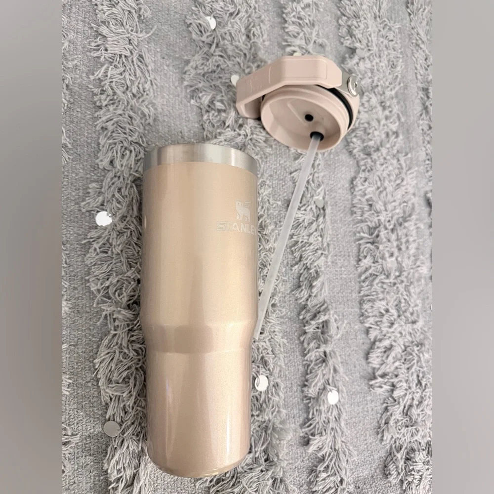 Stanley Stainless Steel IceFlow Flip Straw Tumbler 30 oz - Picture 3 of 4